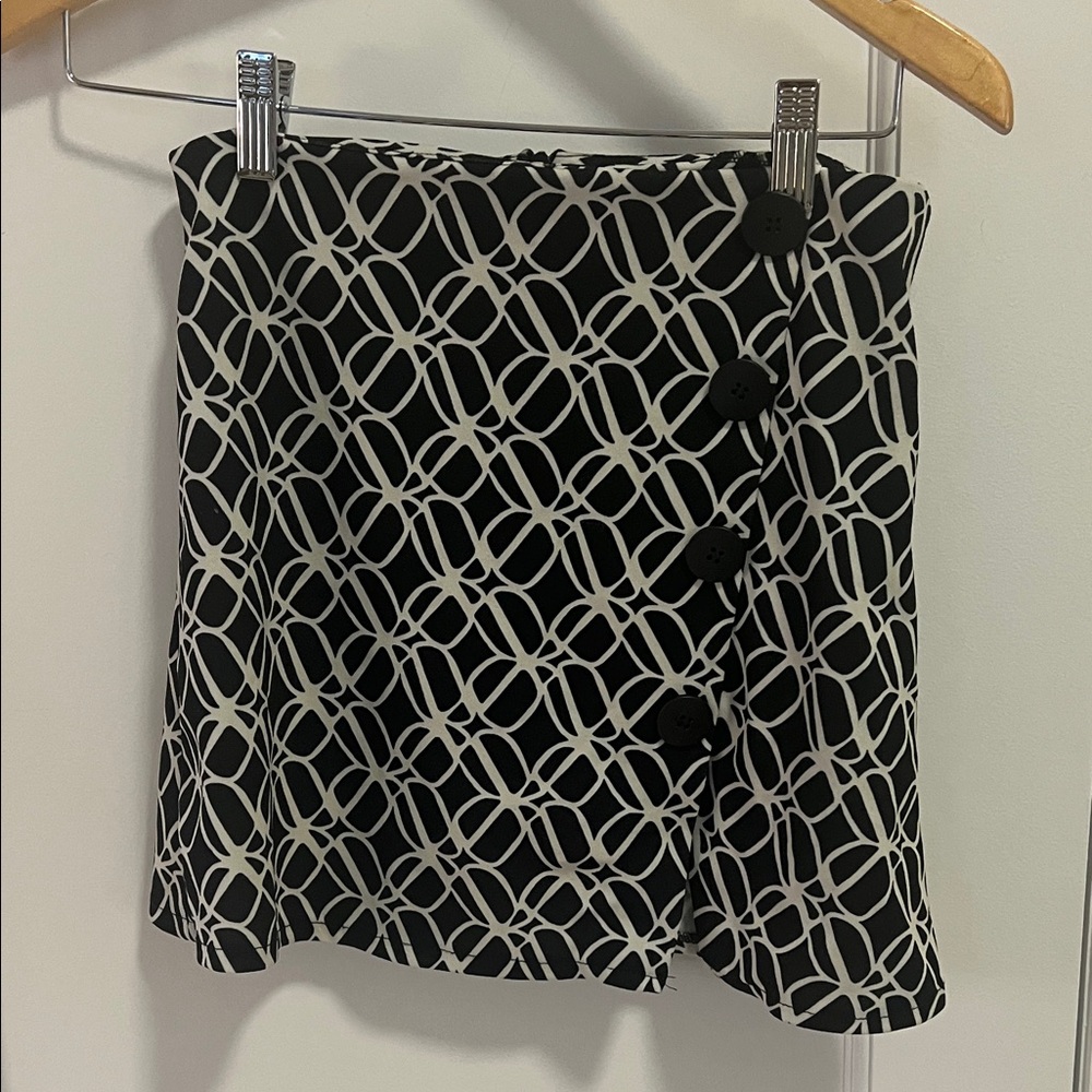 Boohoo Black and White Retro Skirt